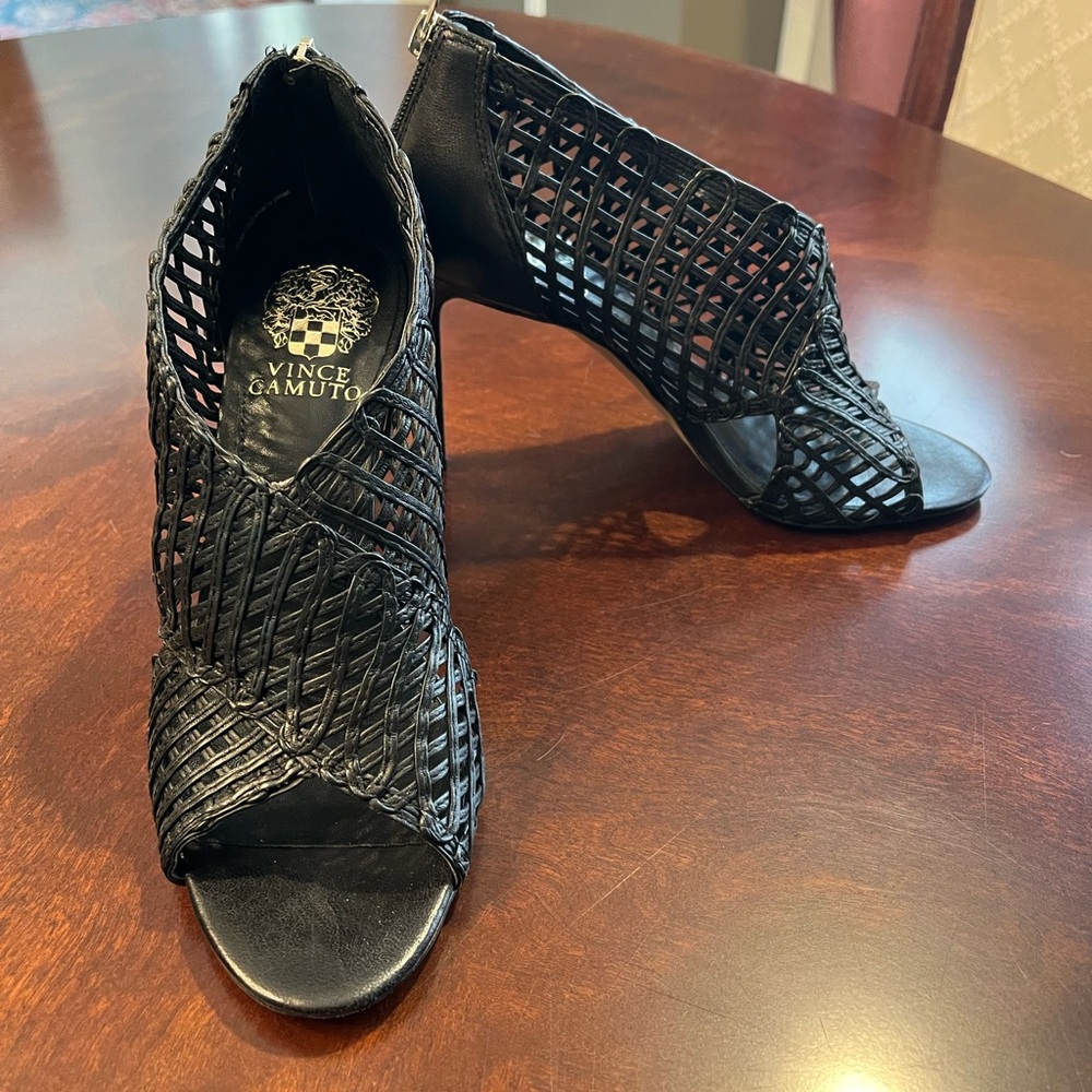 Vince Camuto sandals. Size 7.5 EUR 38 Excellent condition worn only a few times!